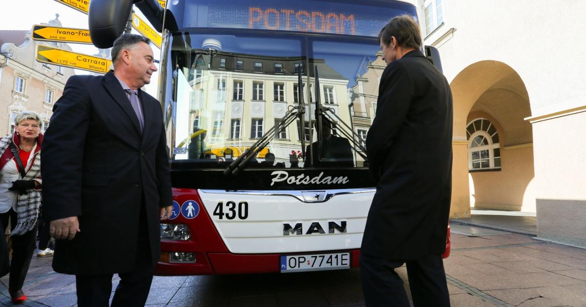 707 PotsdamBus rollt auf den Straßen der Partnerstadt Opole