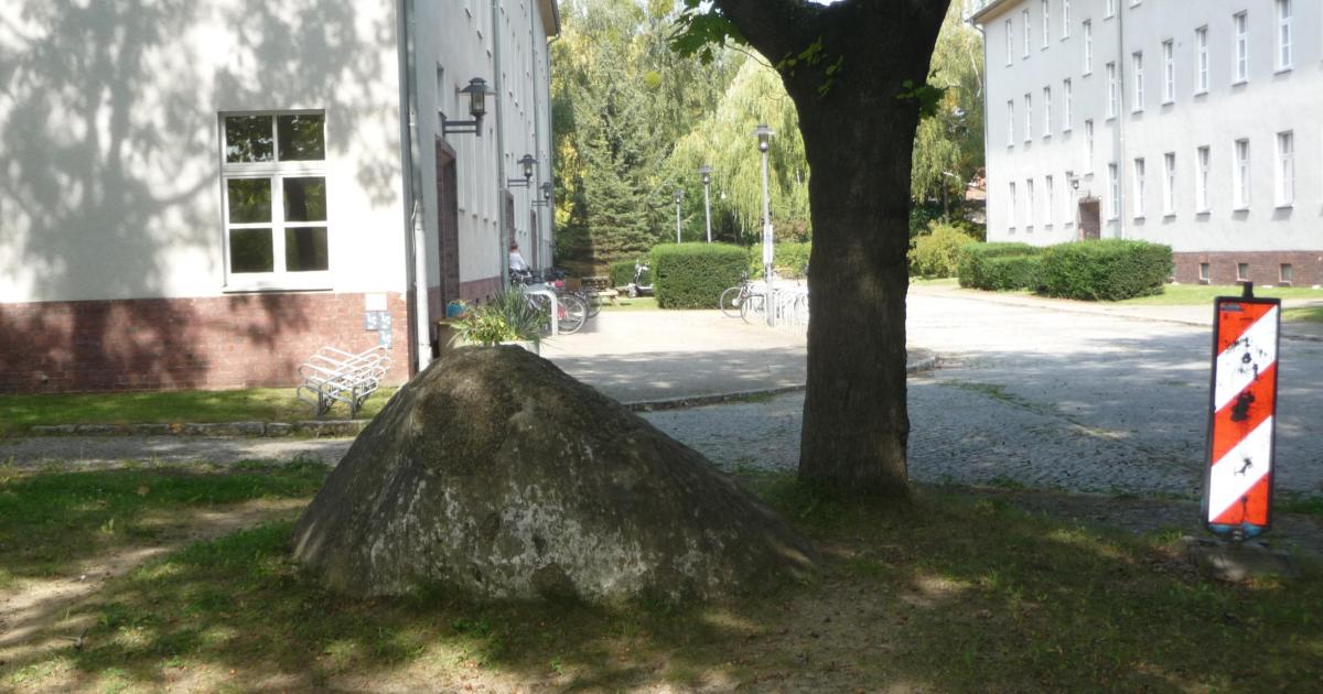 Naturdenkmal Nr. 25 Findling nahe der Pappelallee Landeshauptstadt