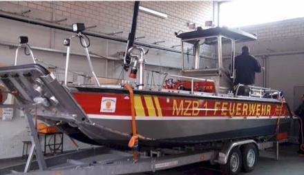Mit einem neuen Rettungsboot startet die Wasserwacht in die Saison 2015.