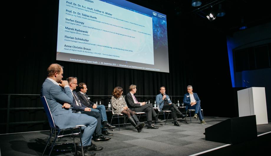 Podiumsdiskussion beim Schinkelhallentalk 'Digital Health' 2023