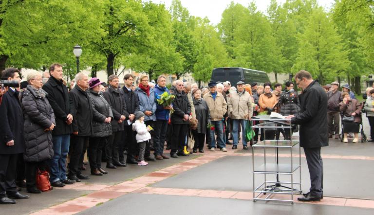 Oberbürgermeister Jann Jakobs hielt eine Gedenkrede zum 72. Jahrestag der Befreiung