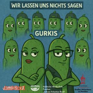 Auf einem CD Cover sehen wir ein sehr lustiges Gurken-Ehepaar mit verschränkten Armen. Im hinteren Bereich sind weitere Gurken Menschen