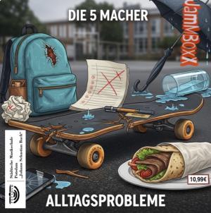 CD-Cover mit unscharfem Foto einer Schule und Gegenständen, die auf Alltagsprobleme hindeuten - ein zerbrochenes Skateboard, umgekipptes Wasserglas, kaputter Rucksack, schlechte Schularbeit und überteuerter Döner