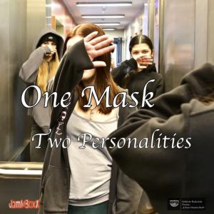 JamMBoxX CD Cover: One Mask - Two Personalities In einem Aufzug posieren 3 Jugendliche - sie maskieren ihr Gesicht mit den Händen.