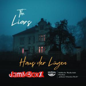 The Liars - "Haus der Lügen" Im nächtlichen Dunst ist eine freistehende alte Villa zu erkennen. Nur manche Fenster sind erleuchtet.
