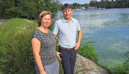 Die Vorsitzende des Potsdamer Naturschutzbeirats, Susan Fischer, mit dem Fachbereichsleiter Klima, Umwelt und Grünflächen, Lars Schmäh.