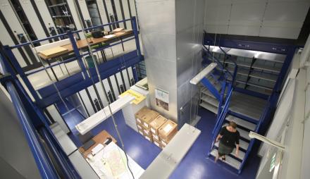 Blick in das Magazin des Stadtarchivs Potsdam