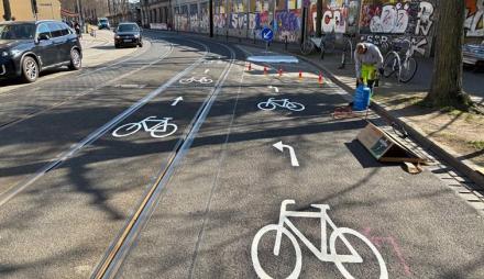 Neue Markierung in der Rudolf-Breitscheid-Straße