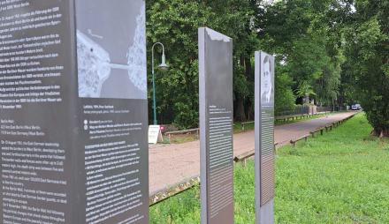 Stelen am ehemaligen Grenzverlauf