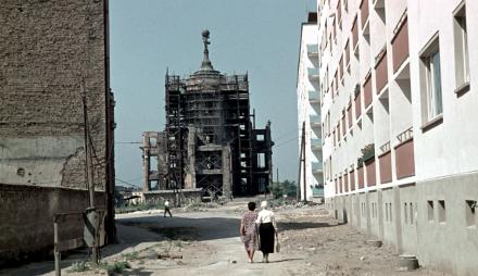 Satelliten-Ausstellung PFN-Blick durch die ehem. Burgstraße zur Ruine des Alten Rathauses, um 1962 