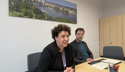 Die Beigeordnete für Ordnung, Sicherheit, Soziales und Gesundheit, Brigitte Meier stellt eine Bilanz zur Aufnahme Geflüchteter 2025 vor und gibt einen Ausblick ab 2026.