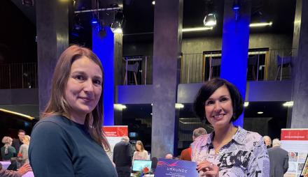 Zwei Frauen im Nikolaisaal