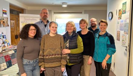 Die Kiez-Jury zum Bürger*innen-Budget 2024/25 und das Team vom Heidehaus in Babelsberg