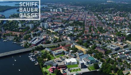 Luftbild des Erlebnisquartiers Schiffbauergasse am Tiefen See 