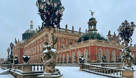 Das Neue Palais im Winter, Foto: Jörg Kirschstein, Lizenz: SPSG