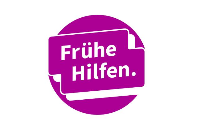 Das Logo zeigt den Schriftzug Frühe Hilfen