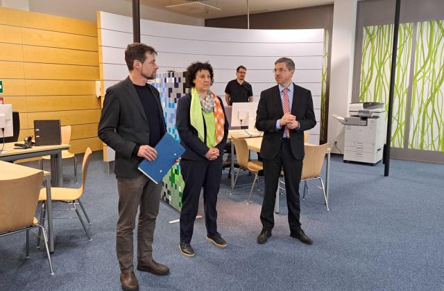 Gregor Jekel, Brigitte Meier und Mike Schubert beim Start der städtischen Wohnberatung in der Wilhelmgalerie 