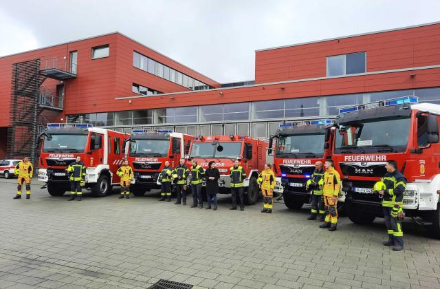 Übergabe fünf neuer Tanklöschfahrzeuge an die Freiwilligen Feuerwehren.