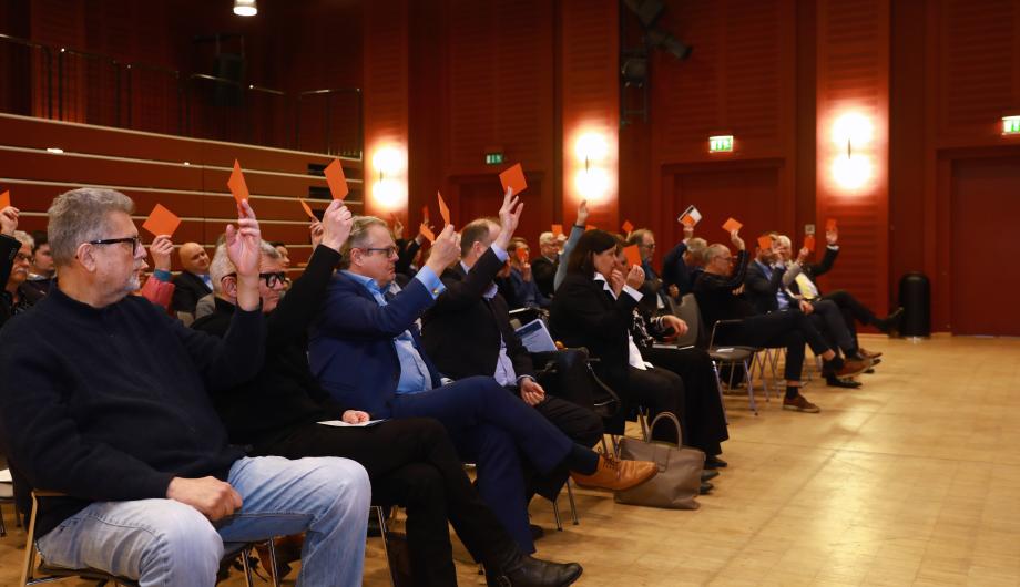 Potsdamer Wirtschaftsrat beim Abstimmen