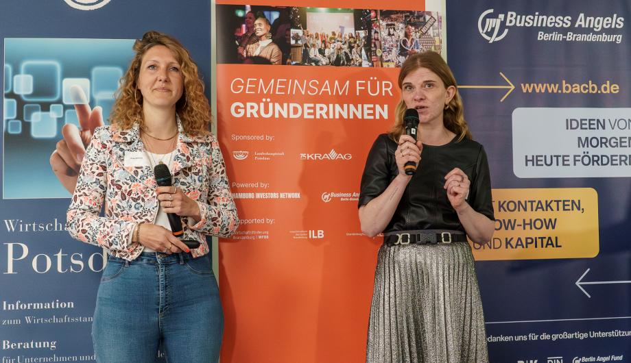 Ulrike Böttcher und Sarah Jankowsky beim Female StartAperitivo - Brandenburger Halbfinale 2025