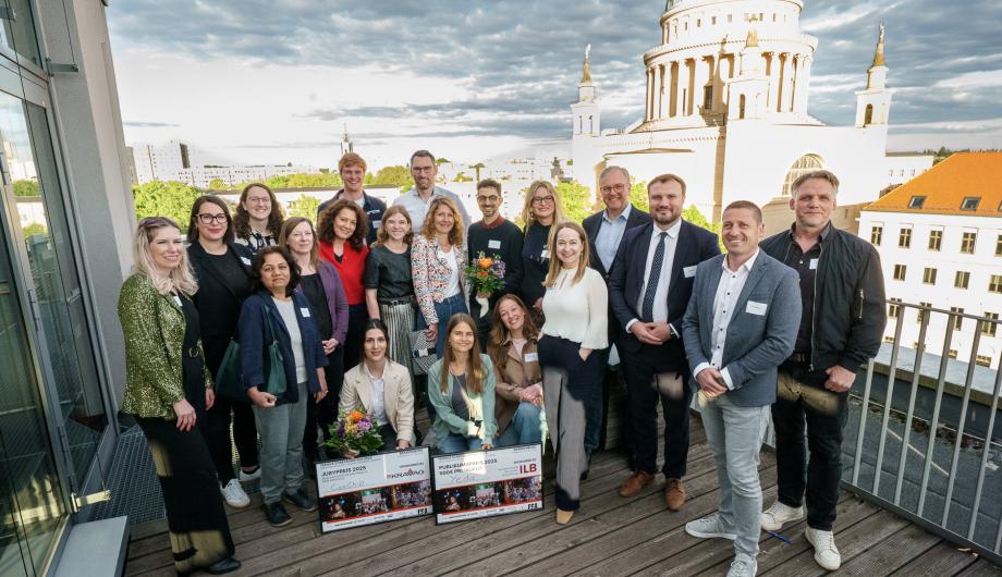 Gewinnerinnen und alle Kooperationspartner des Female StartAperitivo - Brandenburger Halbfinale 2025