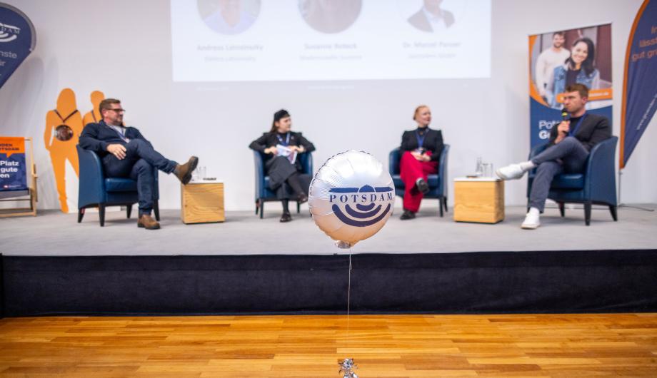 Andreas Latosinszky, Katharina Klanke, Susanne Boteck und Dr. Marcel Panzer beim GründungsTalk des Potsdamer GründerTags 2025