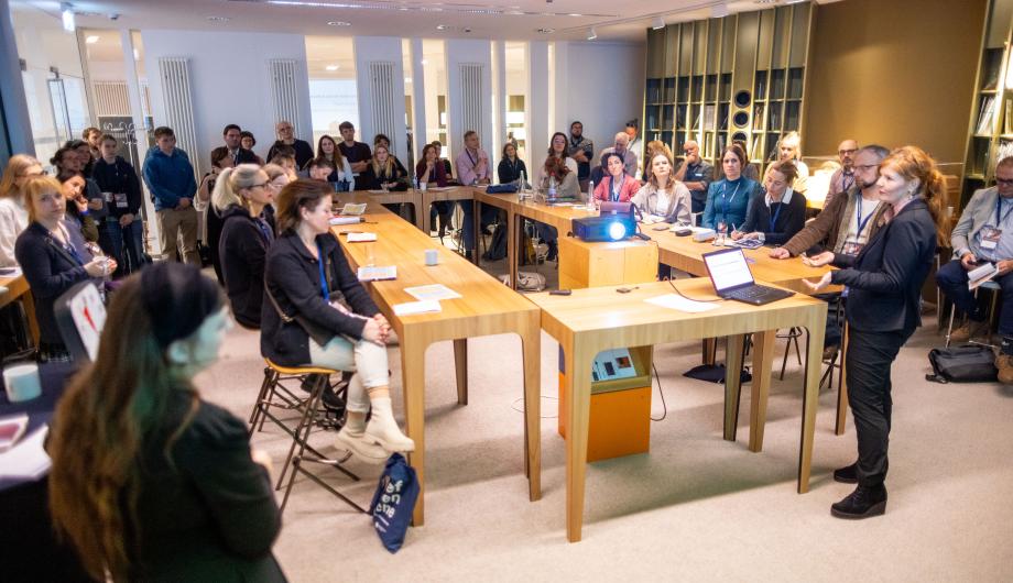 Karolin Helmich beim Vortrag "Gründen aus der Arbeitslosigkeit"