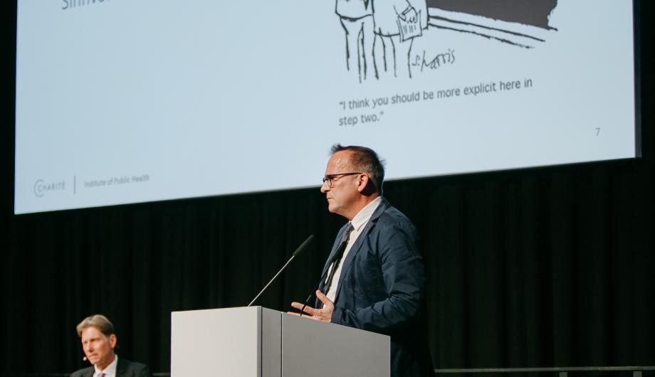 Prof. Dr. Dr. Tobias Kurth -Professor für Public Health und Epidemiologie und Direktor des Instituts für Public Health (IPH) an der Charité – Universitätsmedizin Berlin: