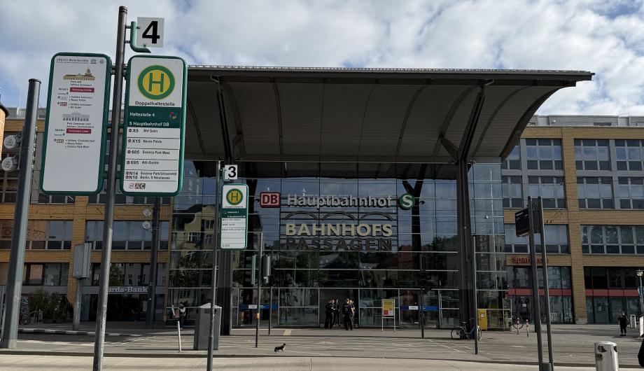 leerer Potsdamer Hauptbahnhof zur Bombenentschärfung am 16. Juni 2026