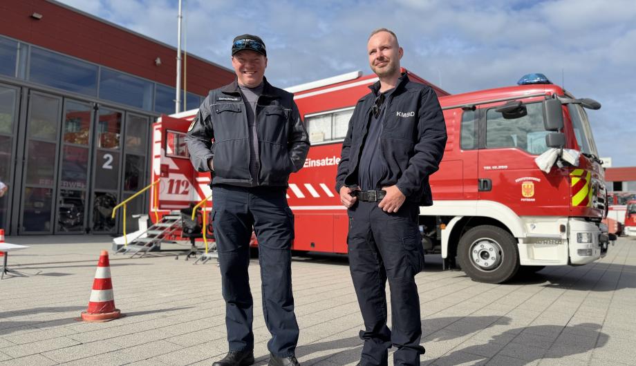 Sprengmeister Mike Schwitzke und sein Kollege Markus Kreuzer vom Kampfmittelbeseitigungsdienst bei der Bombenentschärfung am 16. Juni 2026