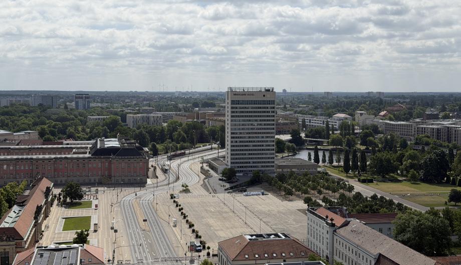 Leere Potsdamer Innenstadt mit Landtag und Mercure Hotel bei der Bombenentschärfung am 16. Juni 2026
