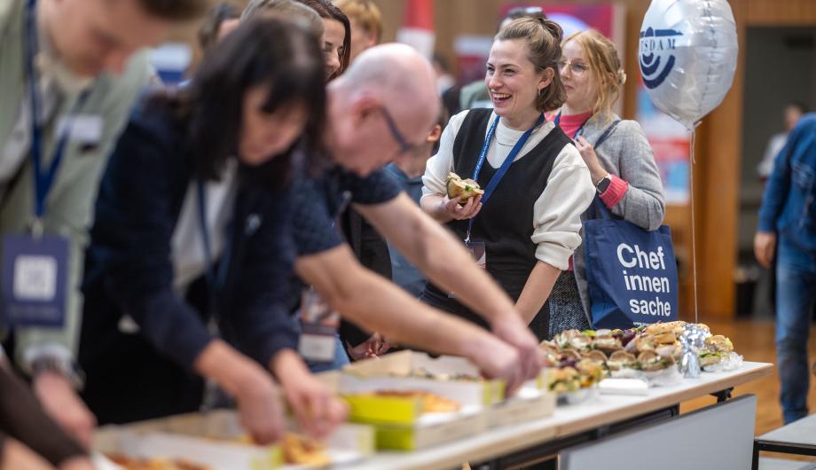 Get-together mit Pizza beim Potsdamer GründerTag 2025