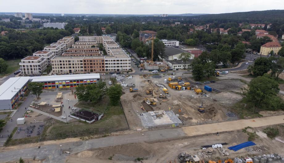 Tiefengeothermie - Luftaufnahme Neubau Energiezentrum an der Heinrich-Mann-Allee