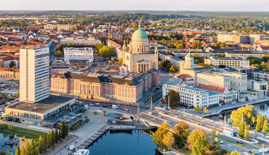 Panorama der Potsdamer Mitte mit dem Landtag und dem Hafen