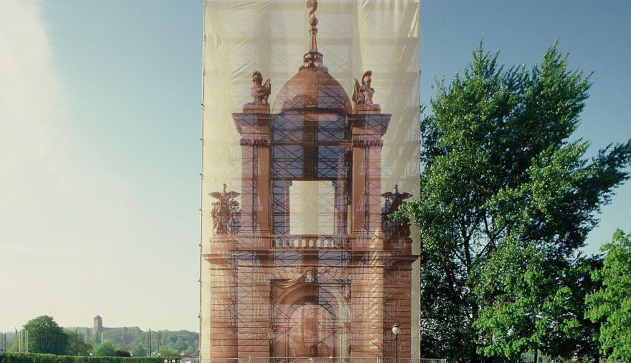 Kurzzeitige Visualisierung des Fortunaportals auf dem Alten Markt, 2000 - Momentary visualization of Fortuna Gate on Alter Markt, 2000 (© Landeshauptstadt Potsdam,