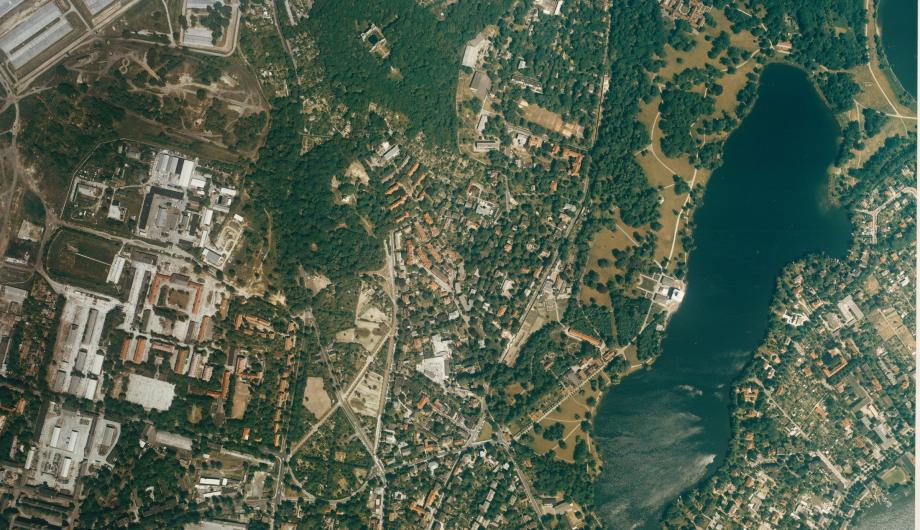 Das Luftbild zeigt anschaulich die Alexandrowka als Kleingartenanlage, 1992 - The aerial view shows Alexandrovka as an allotment site, 1992 (© Landeshauptstadt Potsdam,