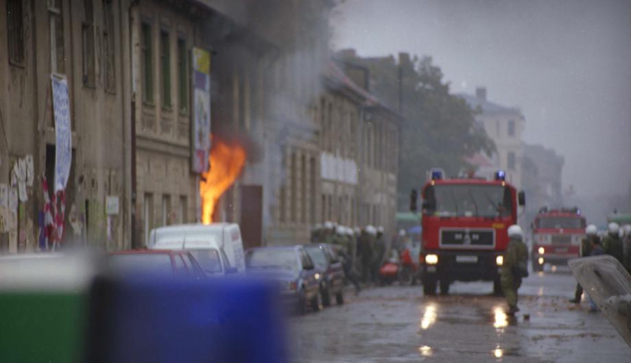 Die gewaltsame Räumung der Tanzfabrik in der Gutenbergstraße, 1993 - The forced evacuation of Tanzfabrik in Gutenbergstrasse, 1993 (©