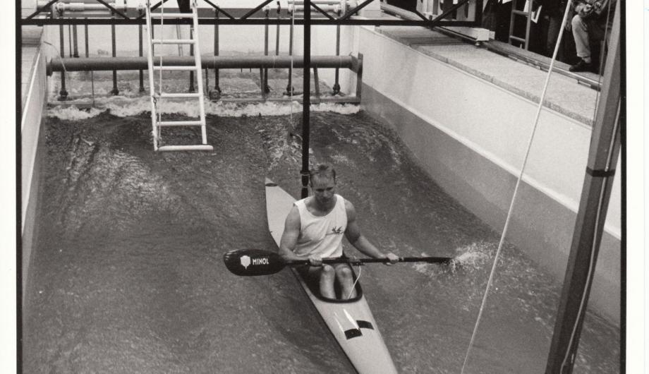 Die Kanu-Gegenstromanlage, 1994 - Canoe racing counter-current pool, 1994 (©