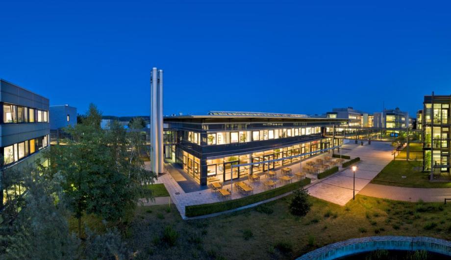 Panorama des Max-Planck-Forschungscampus in Potsdam-Golm, 2009 - Panoramic view of the Max Planck Research Campus in Potsdam-Golm, 2009 (© pigurdesign,