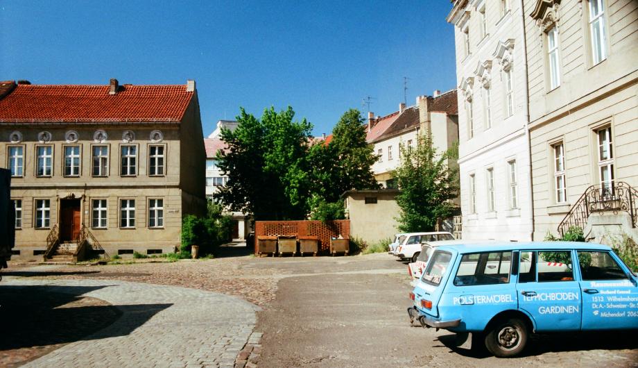 Die Baulücke des Grundstücks Am Neuen Markt 5, 1991 - The empty site on the premises Am Neuen Markt 5, 1991 (©