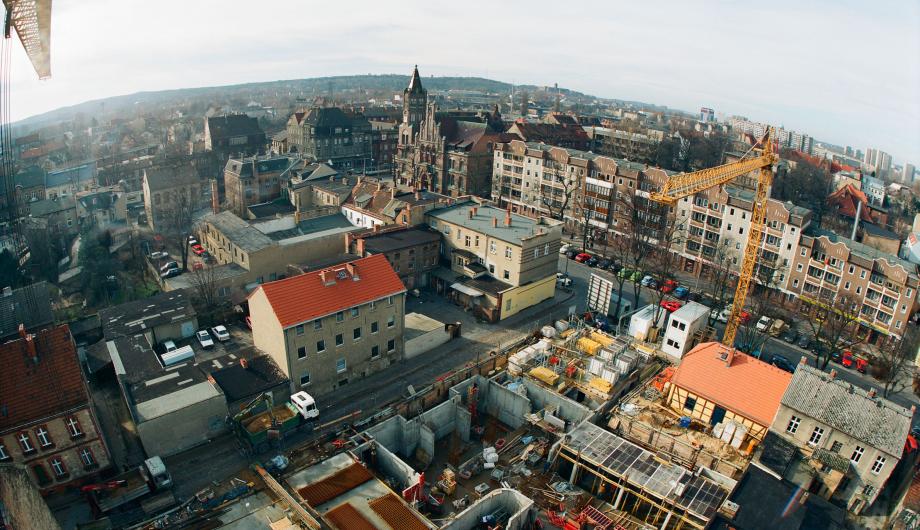 Die Baustelle des neuen Gebäudekomplexes an der Schornsteinfegergasse, 1995 - Construction site of the new complex at Schornsteinfegergasse, 1995 (©