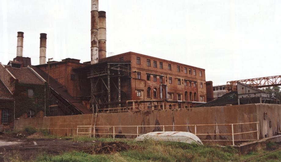 Das 1994 stillgelegte Kohleheizkraftwerk Nord in der Zeppelinstraße, 1995 - The coal-fired power plant Nord in Zeppelinstrasse, 1995 (© Stadtwerke Potsdam,