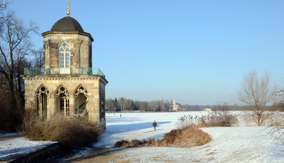 Die Gotische Bibliothek, im Hintergrund das Marmorpalais, 2012 - The Gothic Library with the Marble Palace in the background, 2012 (© Landeshauptstadt Potsdam,