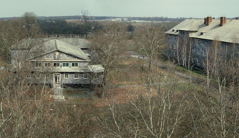 Blick auf die verlassenen Kasernen, 1994 - View of deserted barracks, 1994 (© Landeshauptstadt Potsdam,