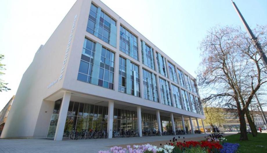 Stadt- und Landesbibliothek Potsdam im Bildungsforum. Stadt- und Landesbibliothek Potsdam im Bildungsforum.