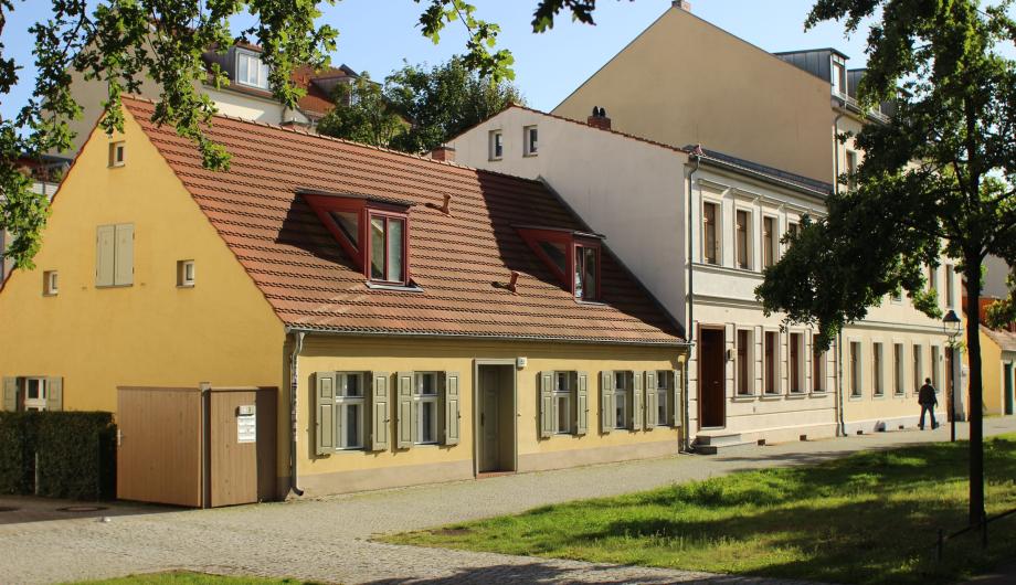 Eine Häuserzeile in Alt Nowawes nach der Sanierung, 2017 - A row of houses in Alt Nowawes after renovation, 2017 (©