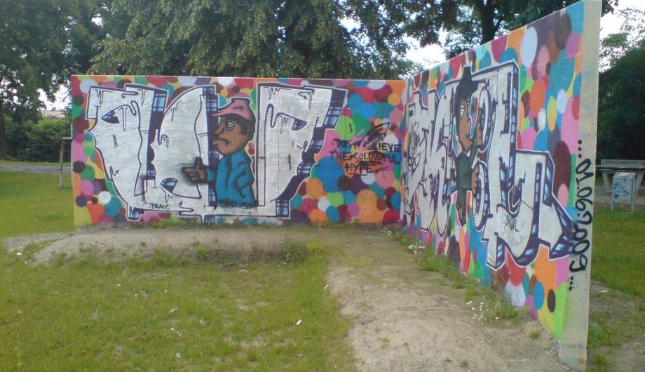 Graffitiwand am Kreisel Groß Glienicke (© Archiv)