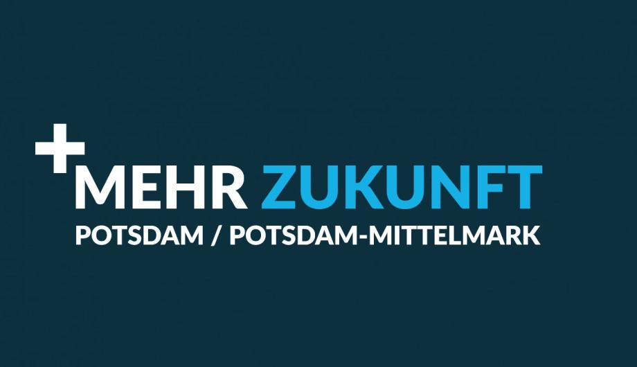 Logo der Kampagne Mehr Zukunft - Die Kampagne MEHR ZUKUNFT Potsdam / Potsdam-Mittelmark ist ein gemeinsames Projekt der Landeshauptstadt Potsdam und des Landkreises Potsdam-Mittelmark, gefördert aus Mitteln des Landes Brandenburg im Rahmen der Gemeinschaftsaufgabe: „Verbesserung der regionalen Wirtschaftsstruktur“ – GRW-Infrastruktur.