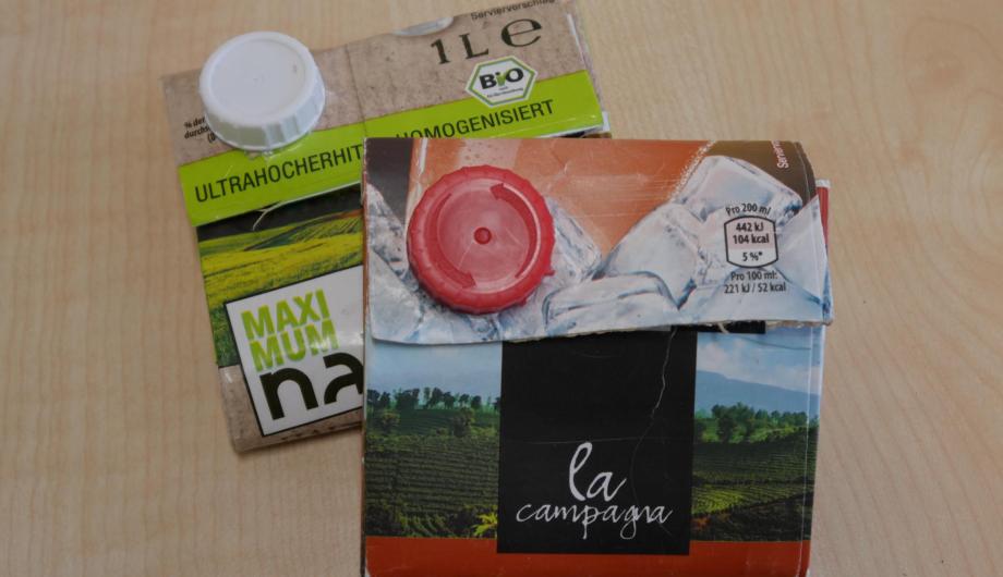 Geldbeutel aus Getränkepackungen Auf dem Bild sieht man zwei aus Getränkepackungen gebastelte Geldbeutel.