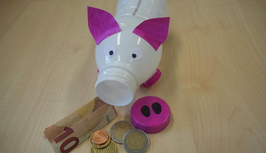 Schweinchen-Spardose Schweinchen-Spardose mit Geld